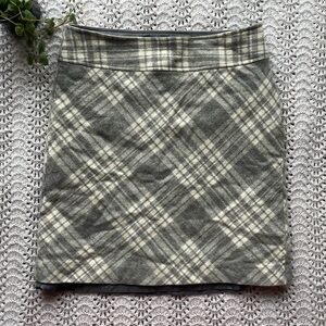 Wool blend plaid grey mini skirt / vintage Talbots / Size 4